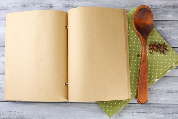 Carte de bucate deschisă